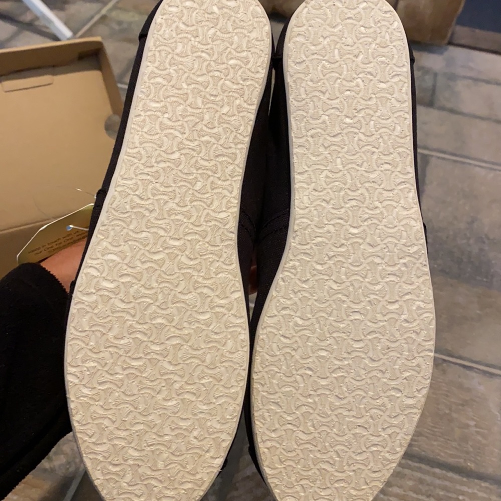 Tom’s classic black canvas sneakers - Picture 3 of 4
